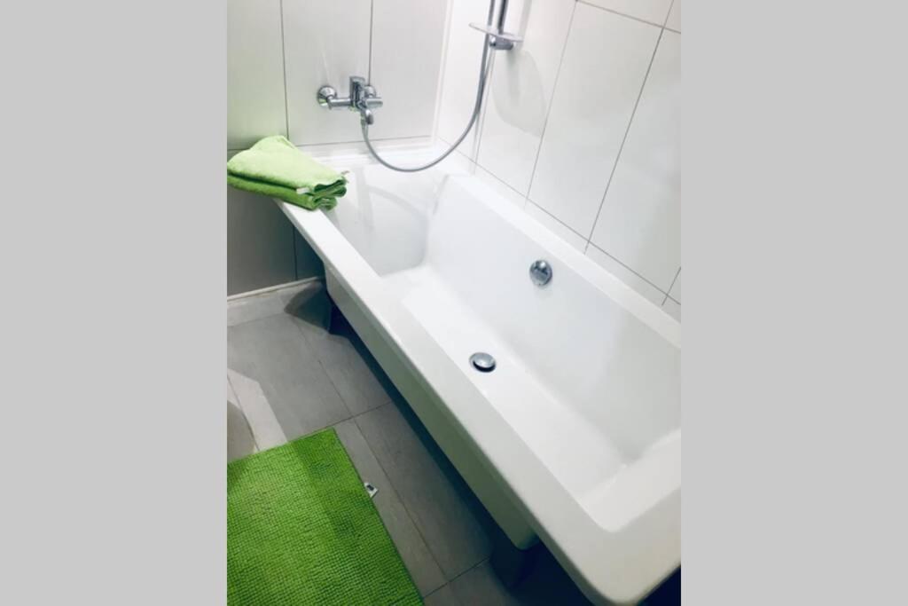 Wiesbaden Mitte, Apartment Mit Galerie Buitenkant foto