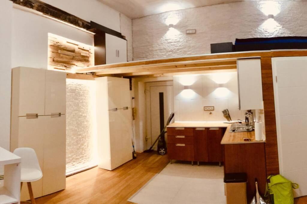 Wiesbaden Mitte, Apartment Mit Galerie Buitenkant foto