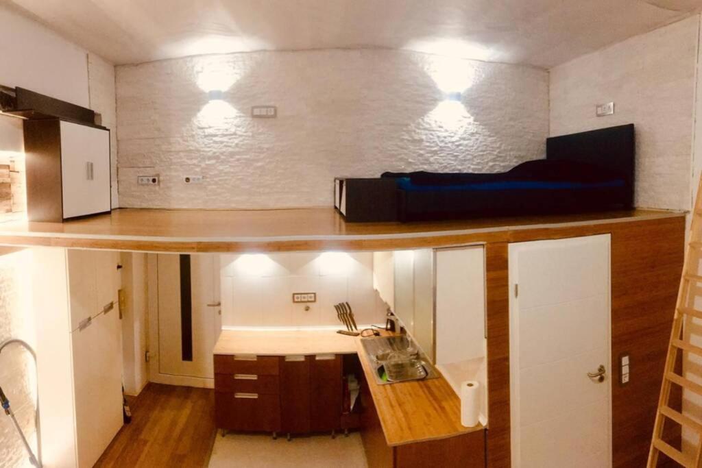 Wiesbaden Mitte, Apartment Mit Galerie Buitenkant foto